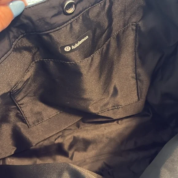 Lululemon Daily Multi-Pocket tote bag - Picture 5 of 5